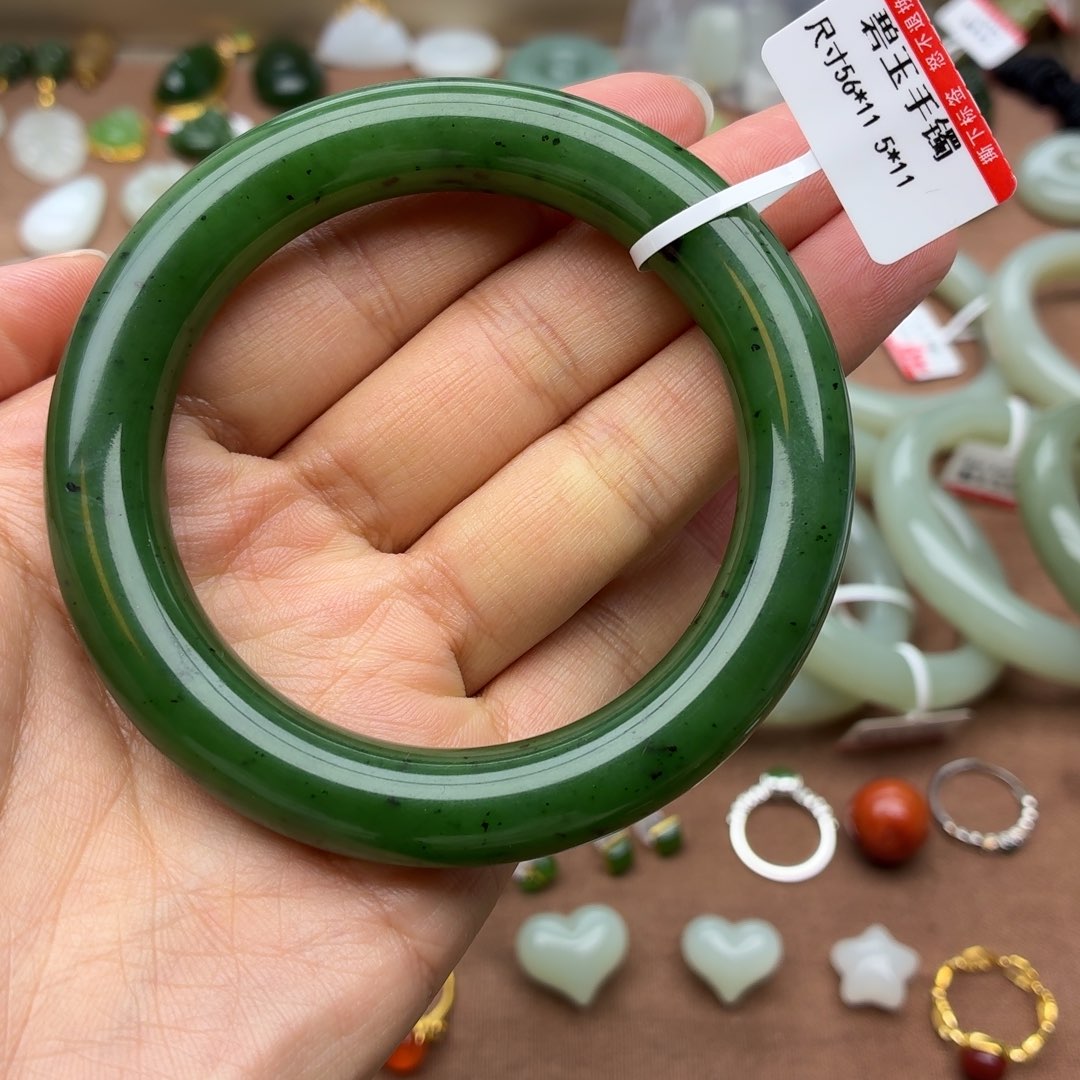 和田玉未镶嵌手镯