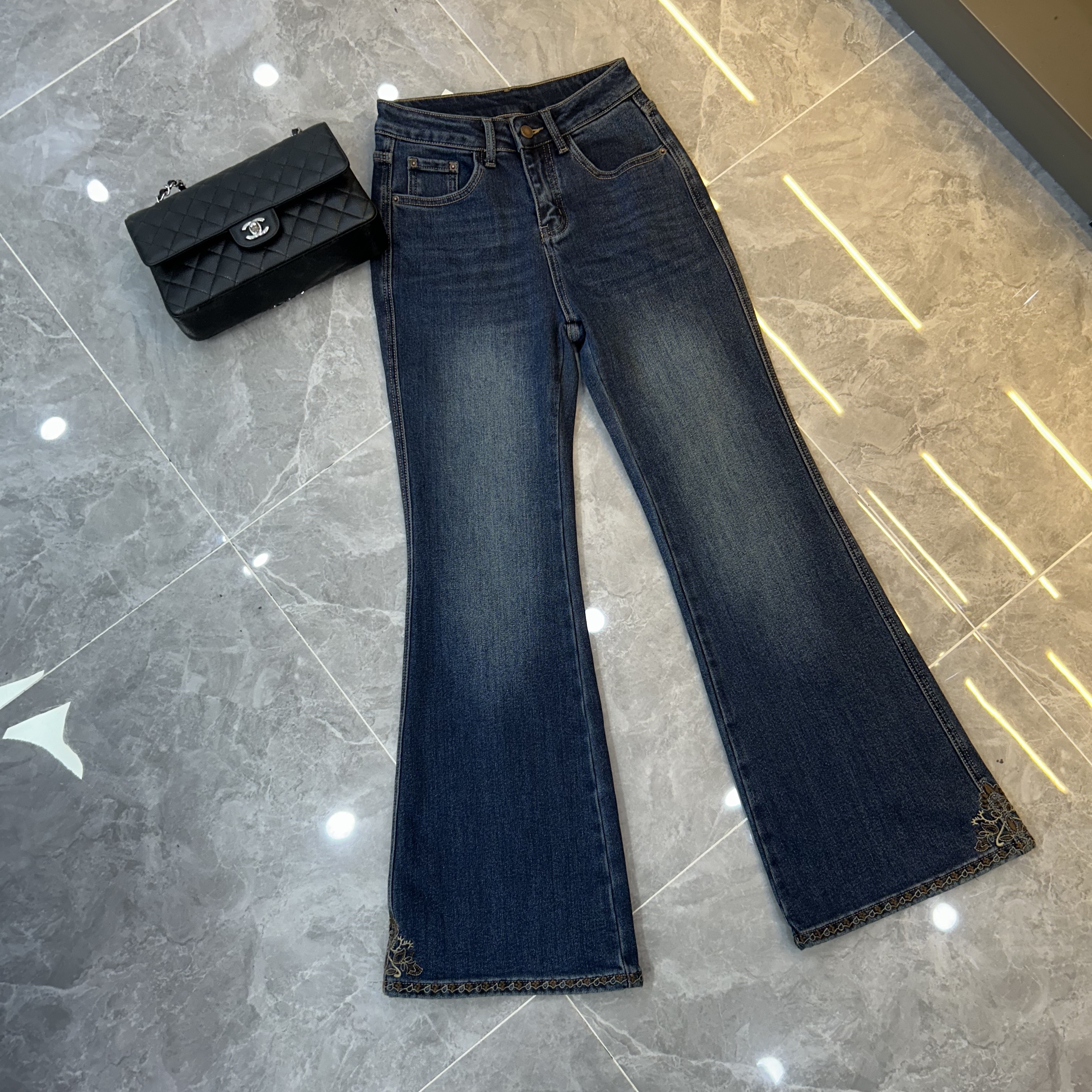 【芸姐】56225欧货高腰微喇牛仔裤女秋冬加绒加厚显瘦绣花复古百搭
