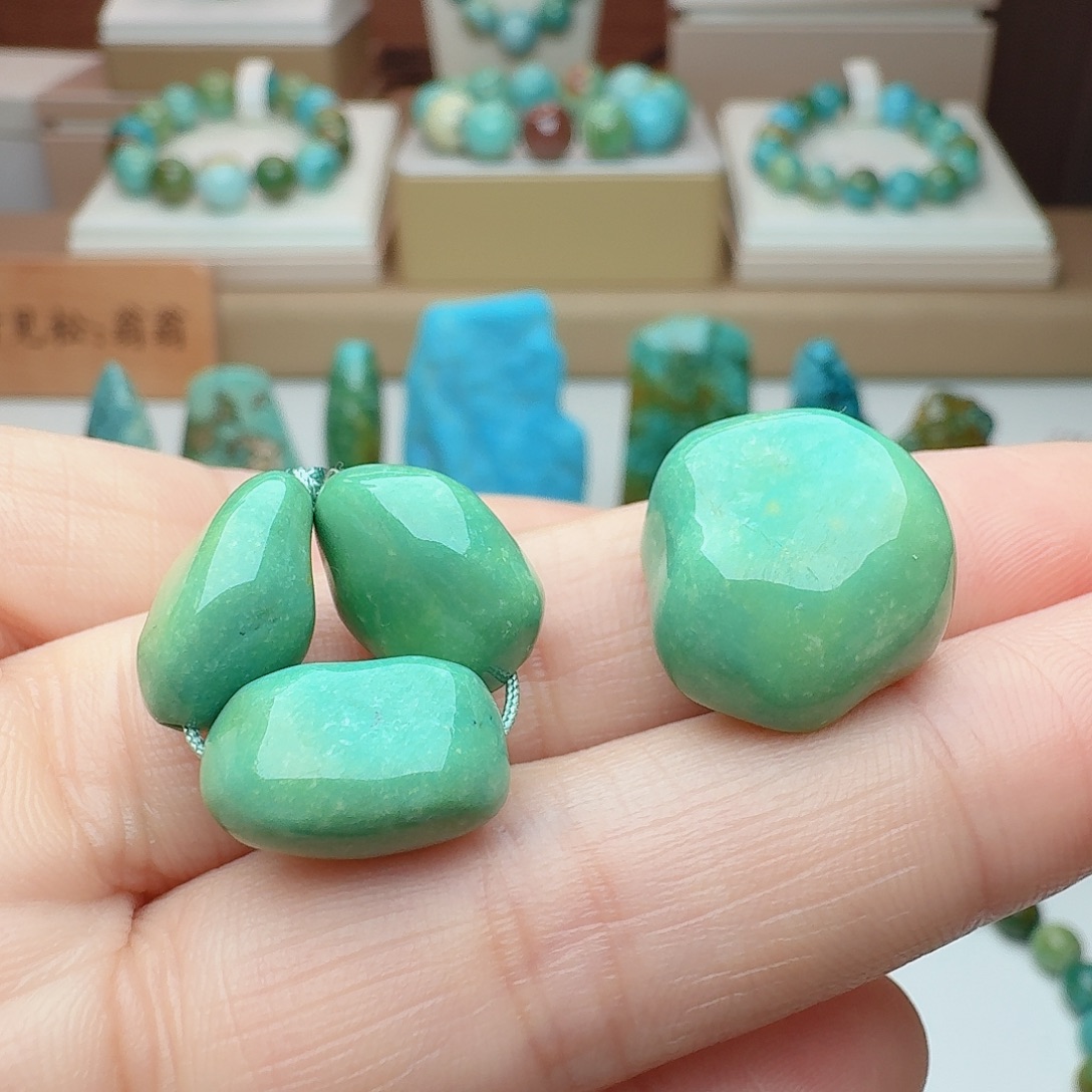 无***魂绿松石未镶嵌颈饰