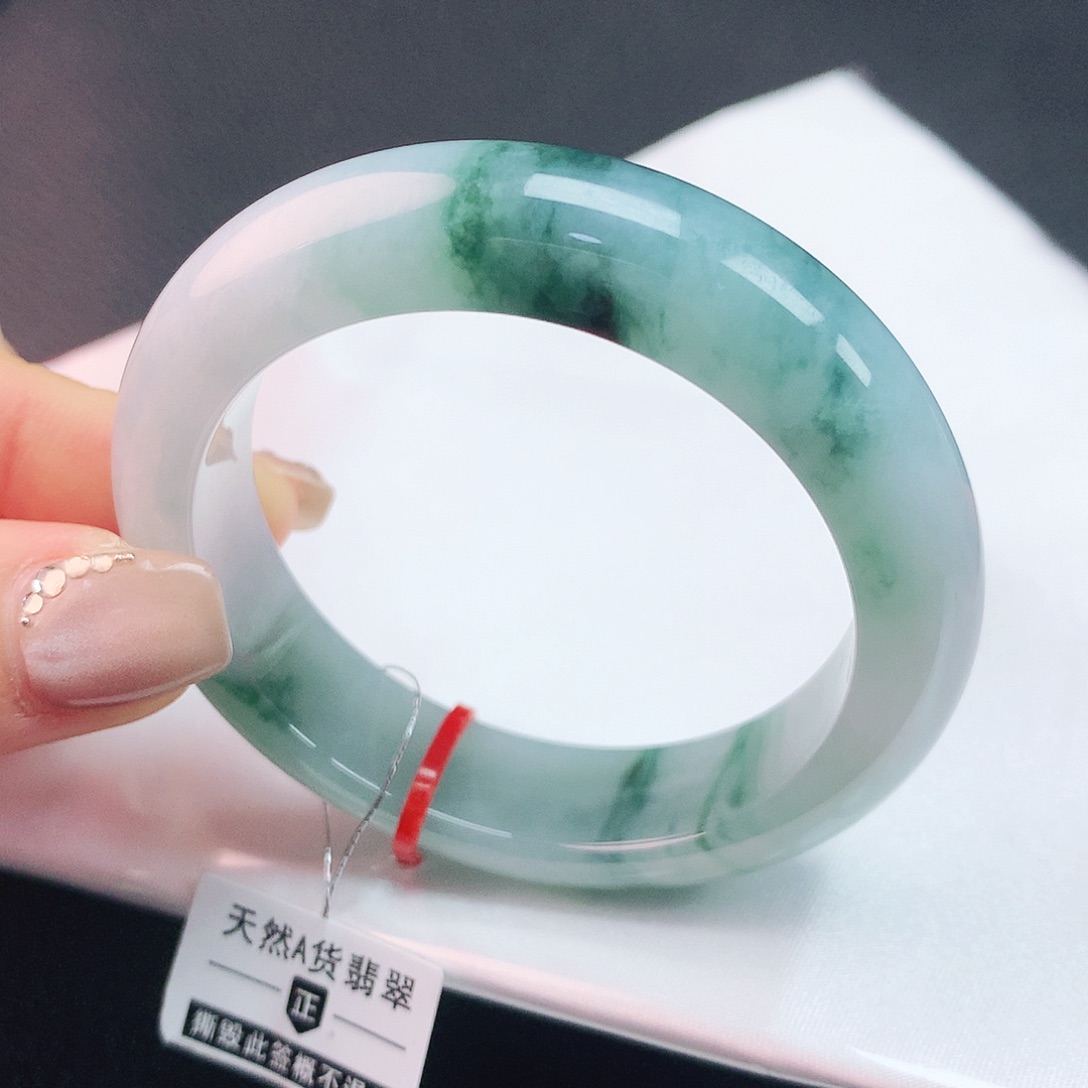 翡翠手镯未镶嵌49圈