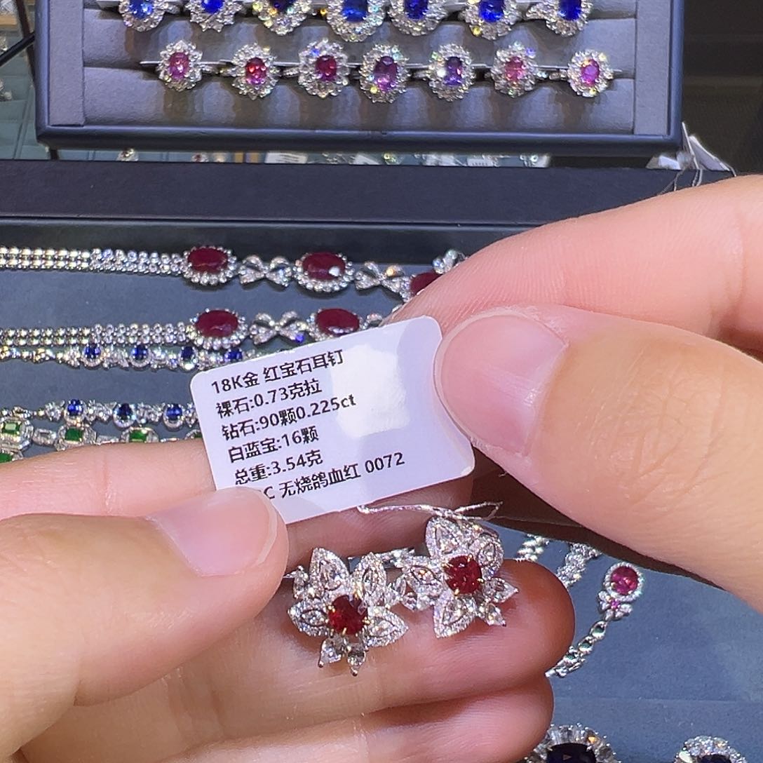 耳钉18K金镶嵌红宝石