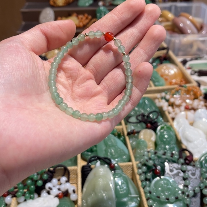 石英质玉未镶嵌颈饰