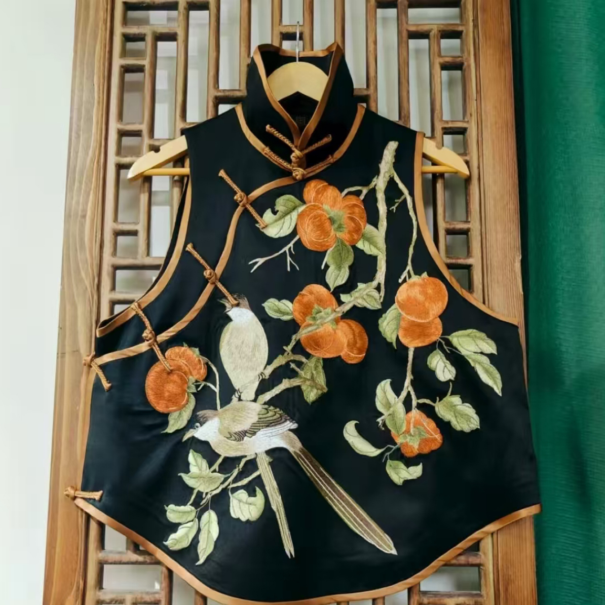 （LS629-17）凤徕兮私人定制黑色光板底柿柿如意花盆领盘扣马甲