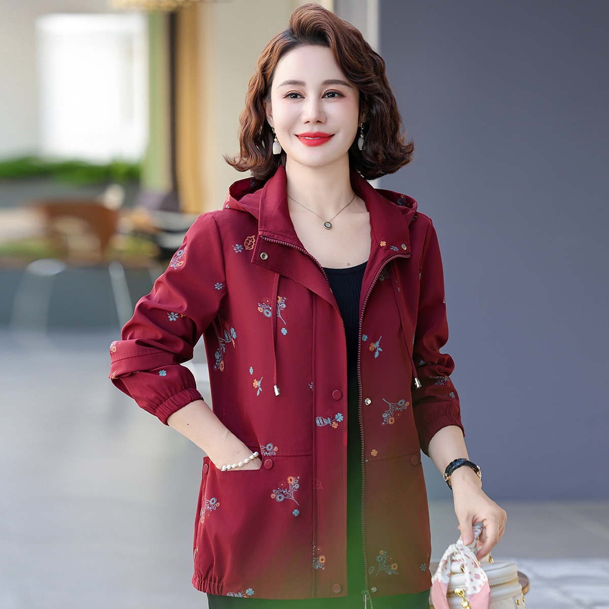 中老年人秋装时尚风衣新款妈妈装洋气外套宽松连帽女装上衣春秋