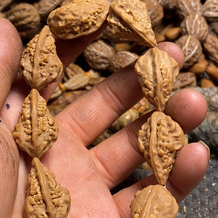 哥***3吊坠桃核那车的人51