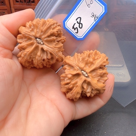 文玩核桃吊坠是**啊野生将军