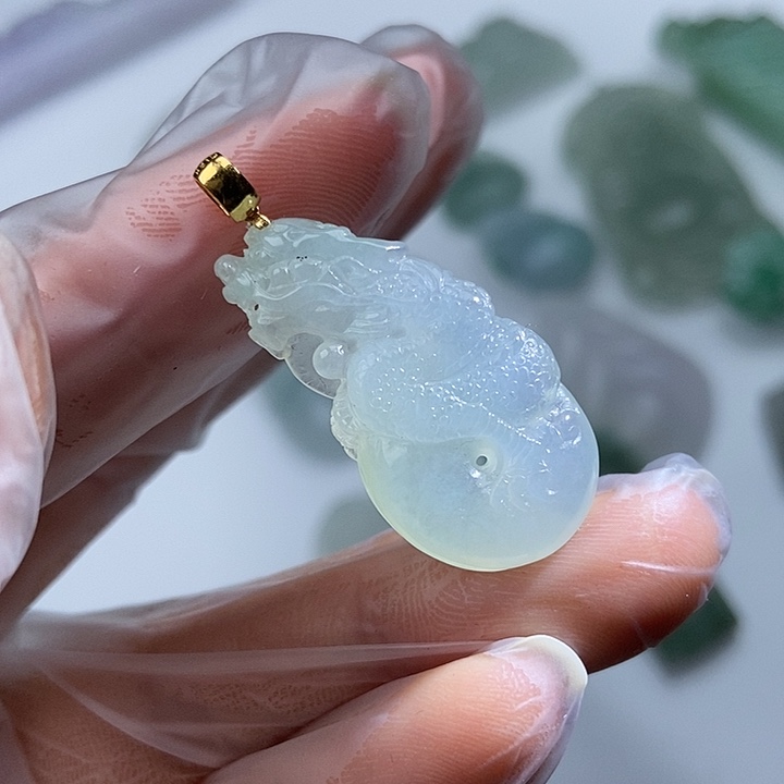 颈饰18K金镶嵌翡翠