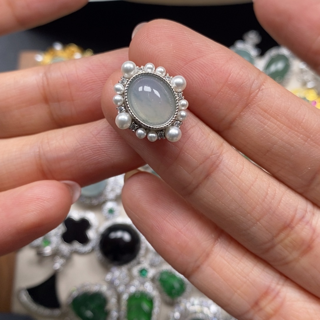 翡翠颈饰未镶嵌翡翠