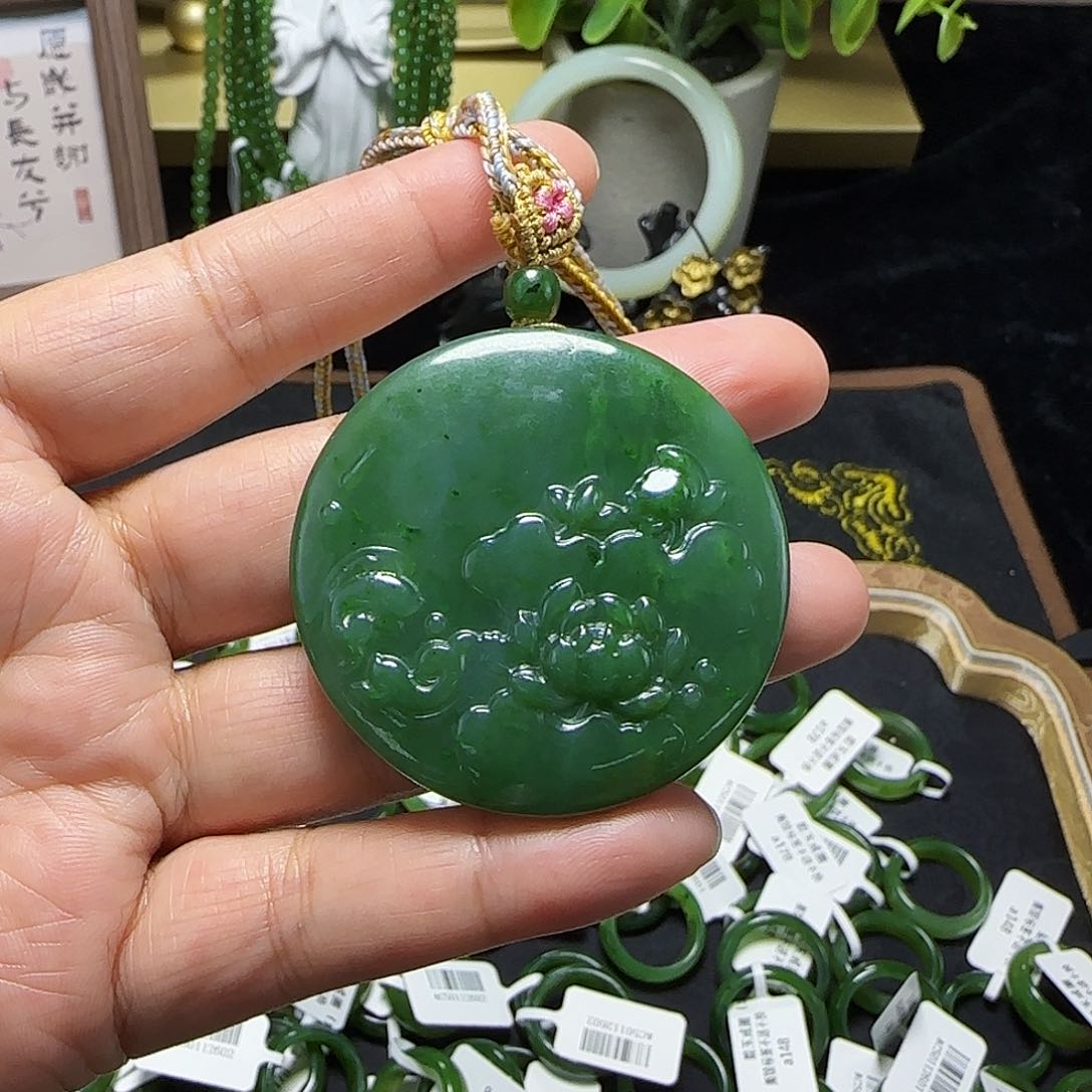 颈饰未镶嵌和田玉柔**?