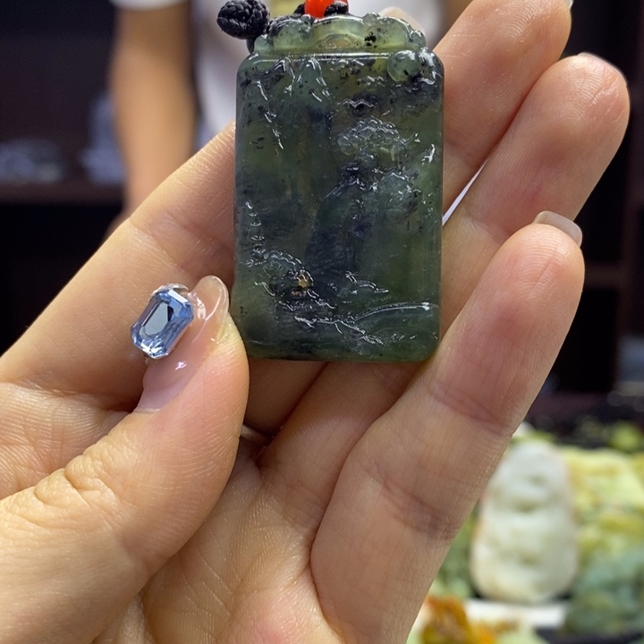 蛇纹石玉未镶嵌颈饰