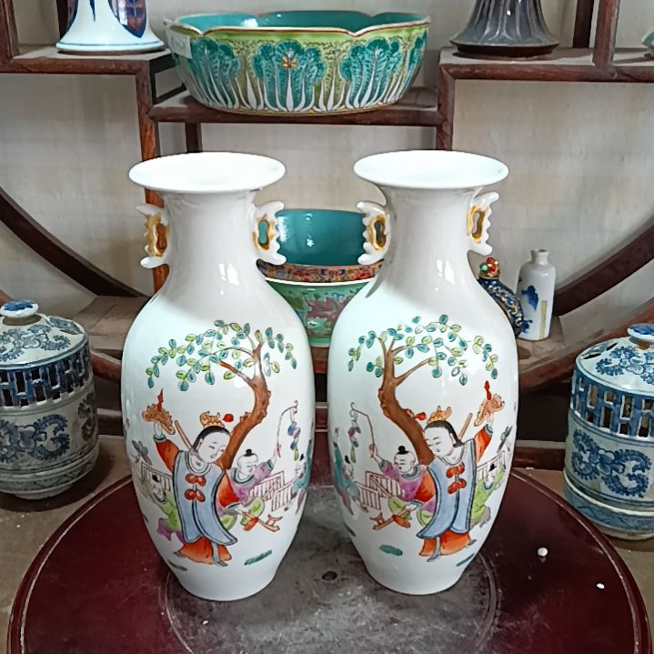 摆件冫粉彩手绘人物赏瓶一对