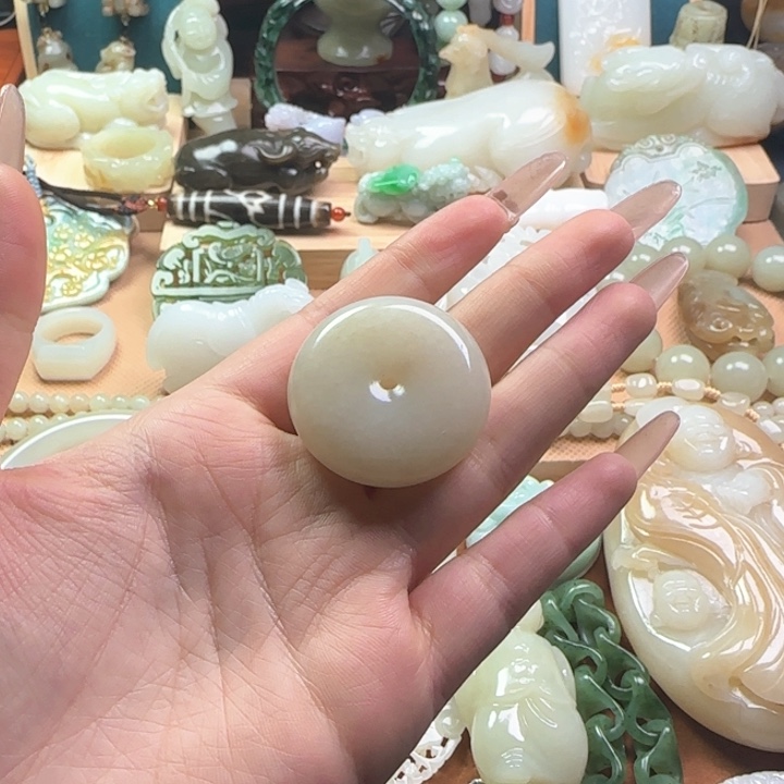 和田玉颈饰未镶嵌忠**耳