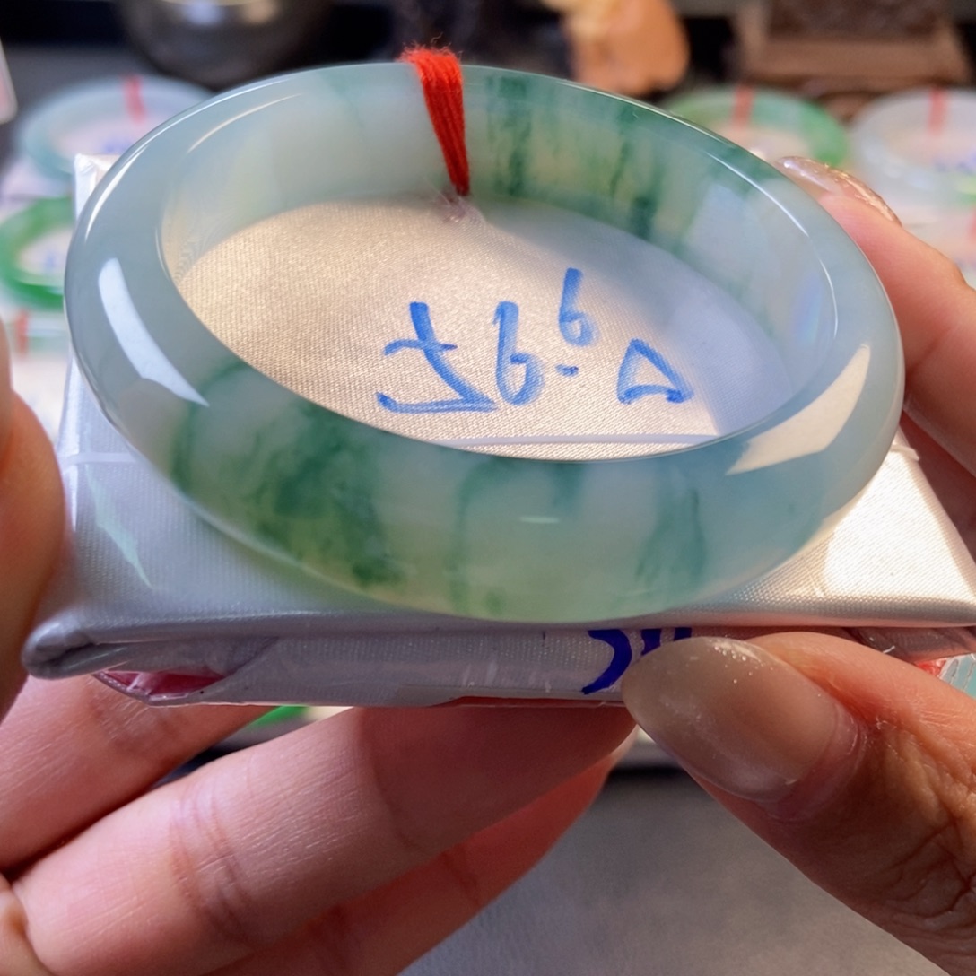 翡翠未镶嵌手镯7冰胶飘花