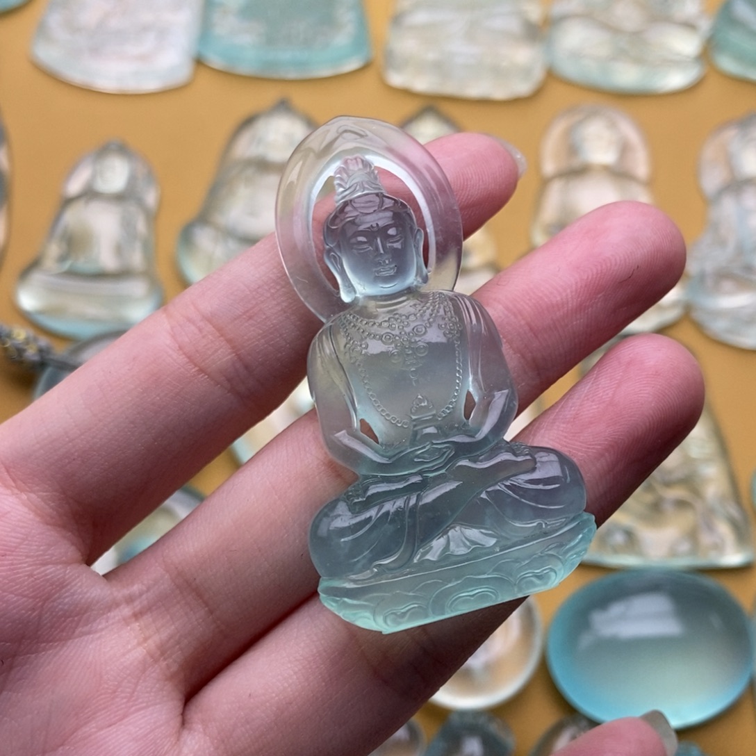 菩***界蛇纹石玉未镶嵌颈饰