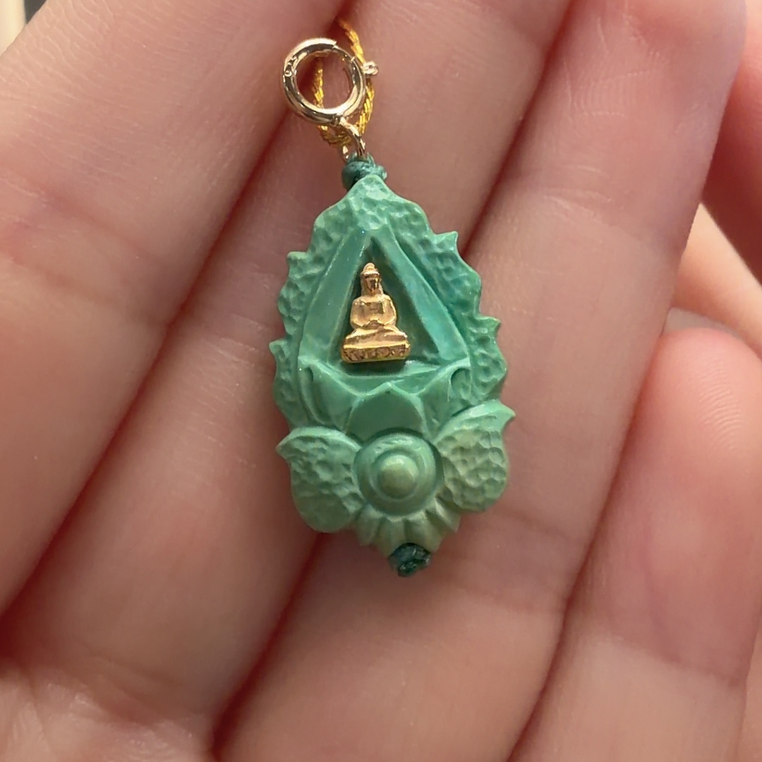 绿松石未镶嵌颈饰