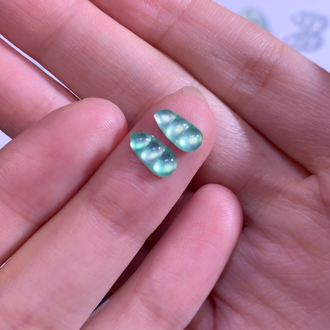 翡翠未镶嵌颈饰豆