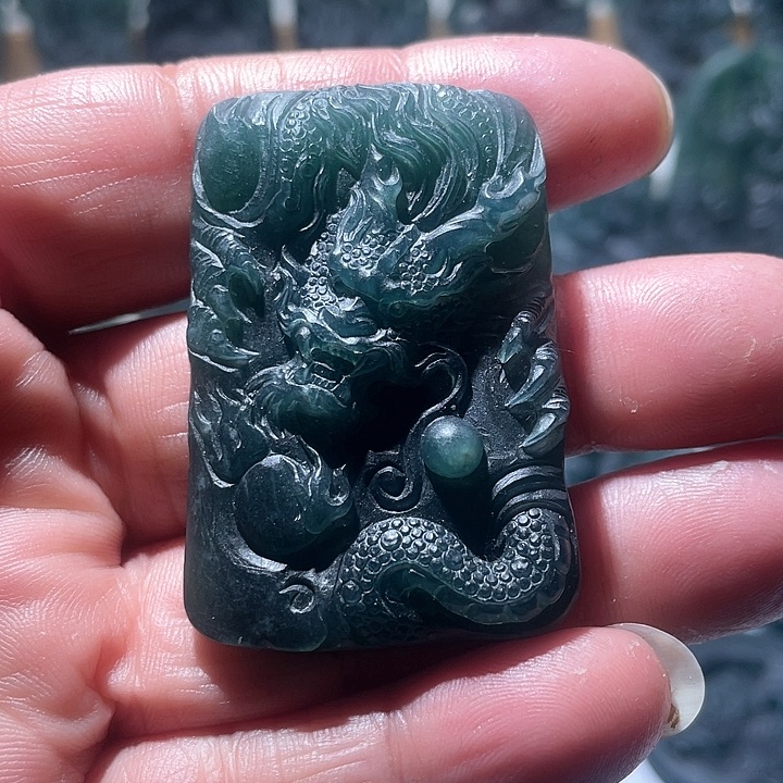 定制翡翠未镶嵌龙