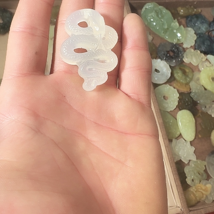 蛇纹石玉原石未镶嵌12