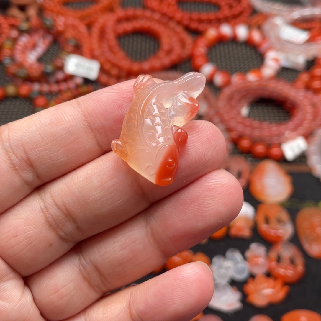 南红玛瑙未镶嵌锦鲤
