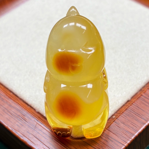 天然蜜蜡金白花奶龙。抖音基地发货。带证书。