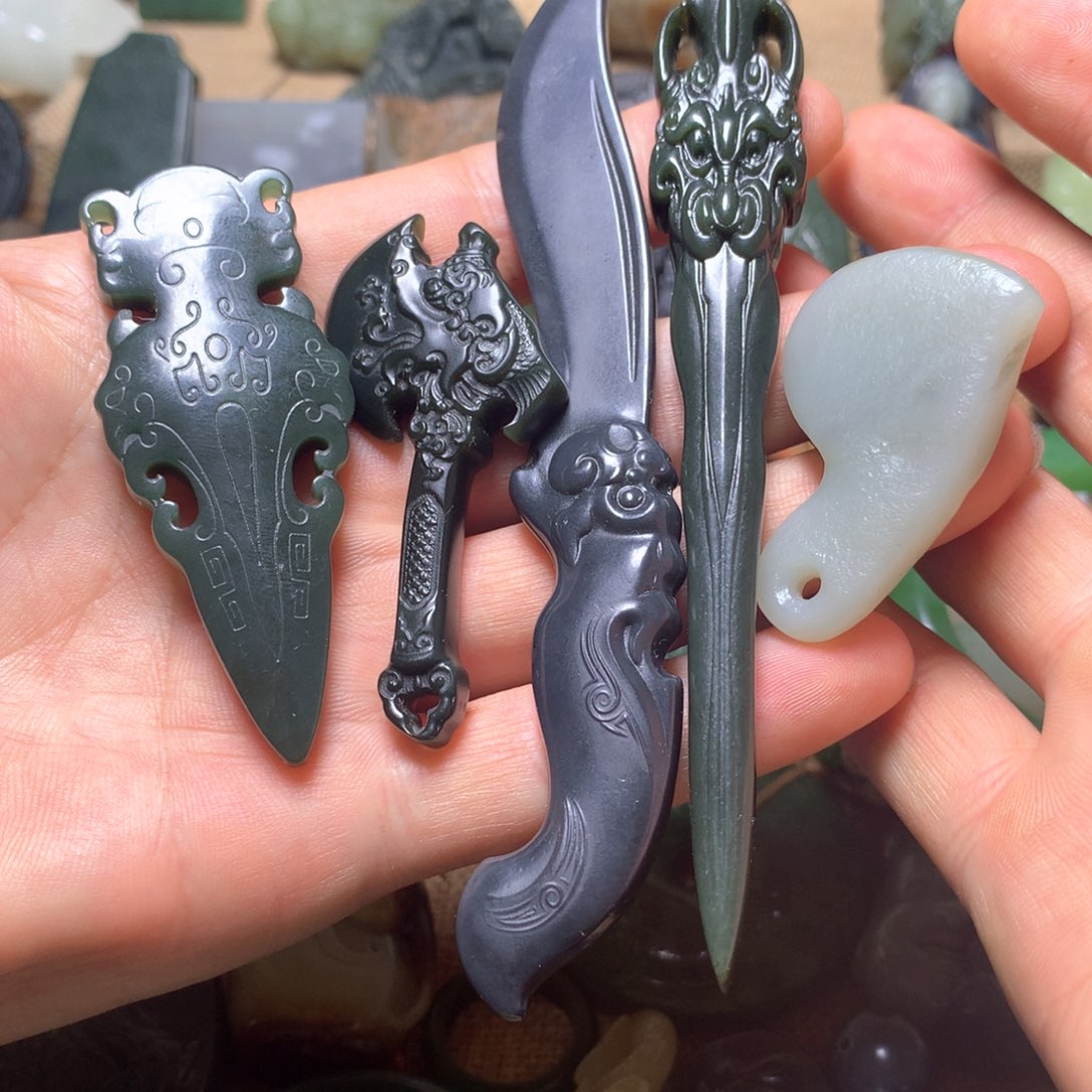 和田玉颈饰未镶嵌