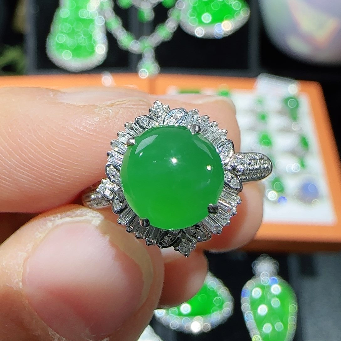 翡翠吊坠(不含链)18K金镶嵌