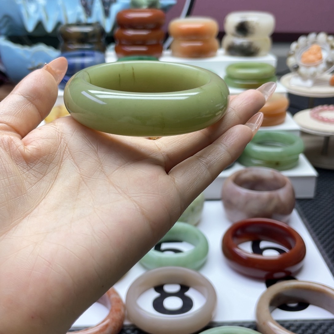 石英质玉手镯未镶嵌