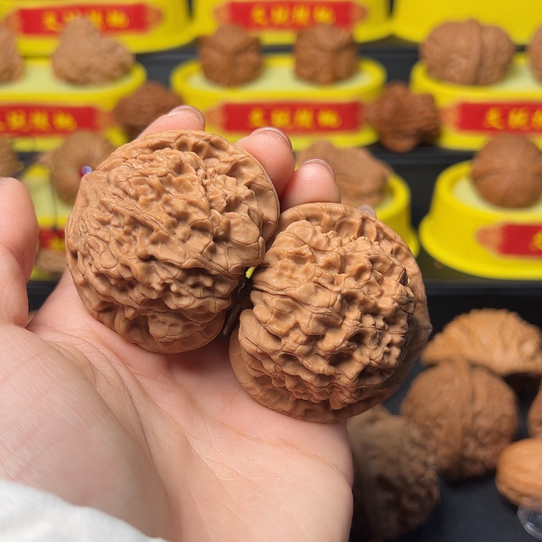 洪***灰核桃49官帽文玩核桃全品