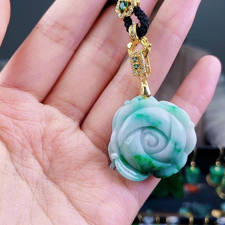 翡翠颈饰未镶嵌饰品