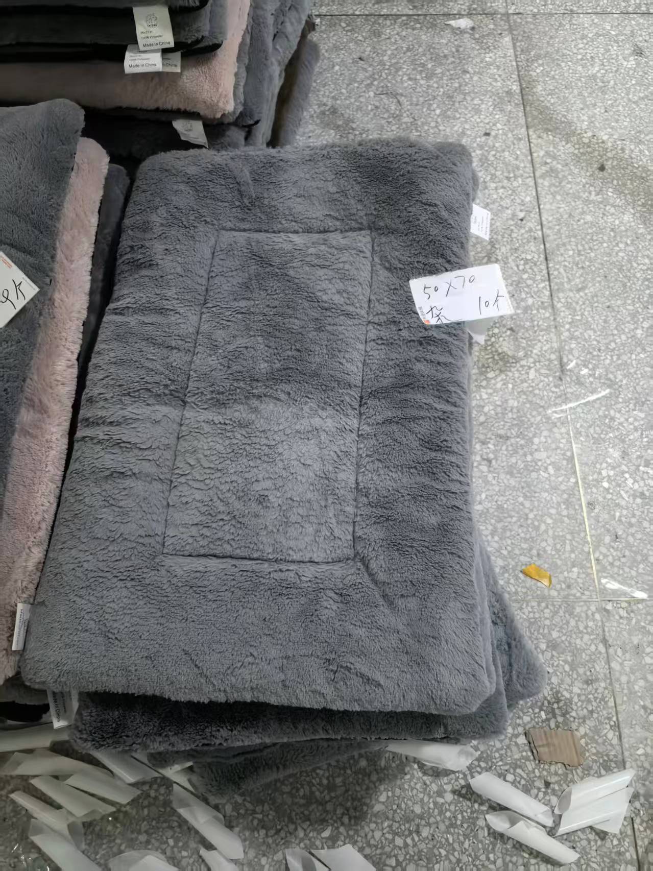 《厚广家》3楼50×70杂款加绒厚垫子 发1张 不挑色