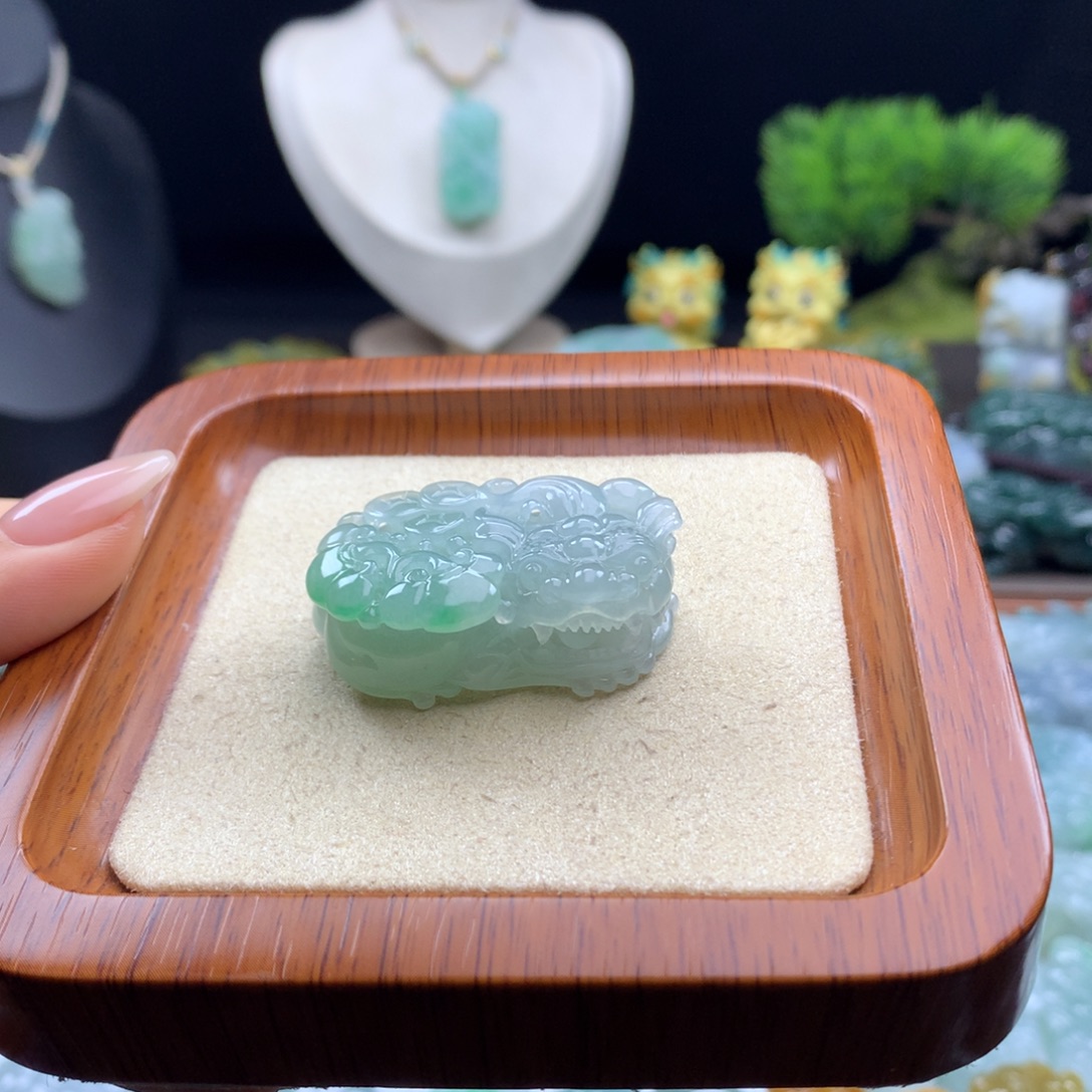 翡翠未镶嵌颈饰17