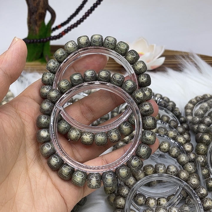 阿***龙星月菩提手串冰绿