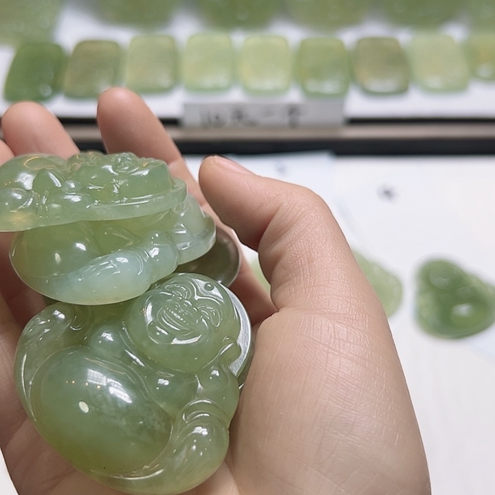 君***羊蛇纹石玉未镶嵌颈饰