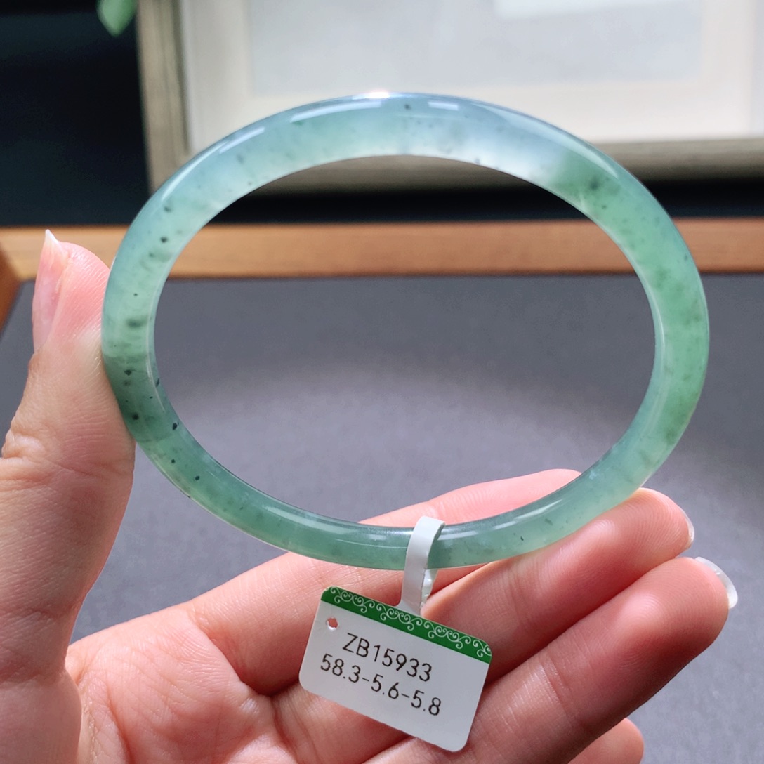 翡翠手镯未镶嵌天然翡翠手镯叮当镯