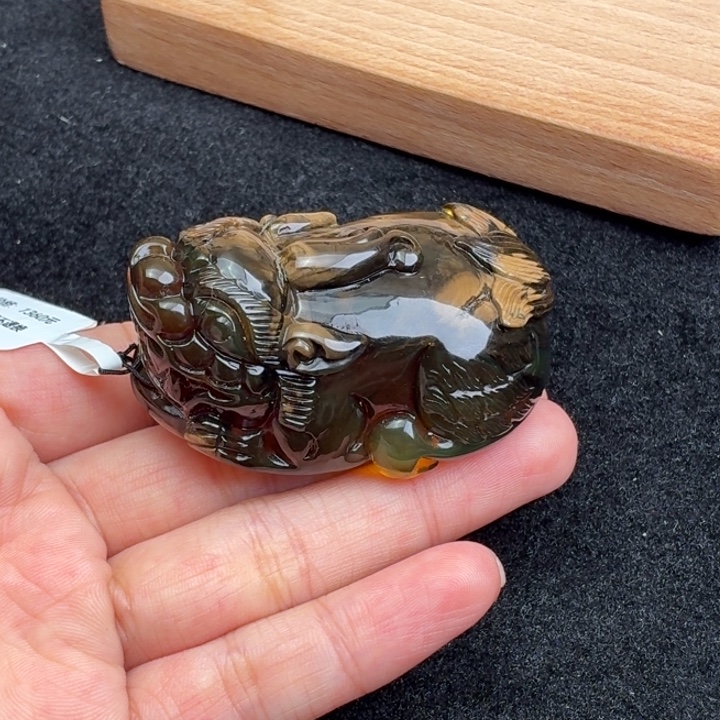 琥珀未镶嵌珠宝奇石变色龙溶洞貔貅