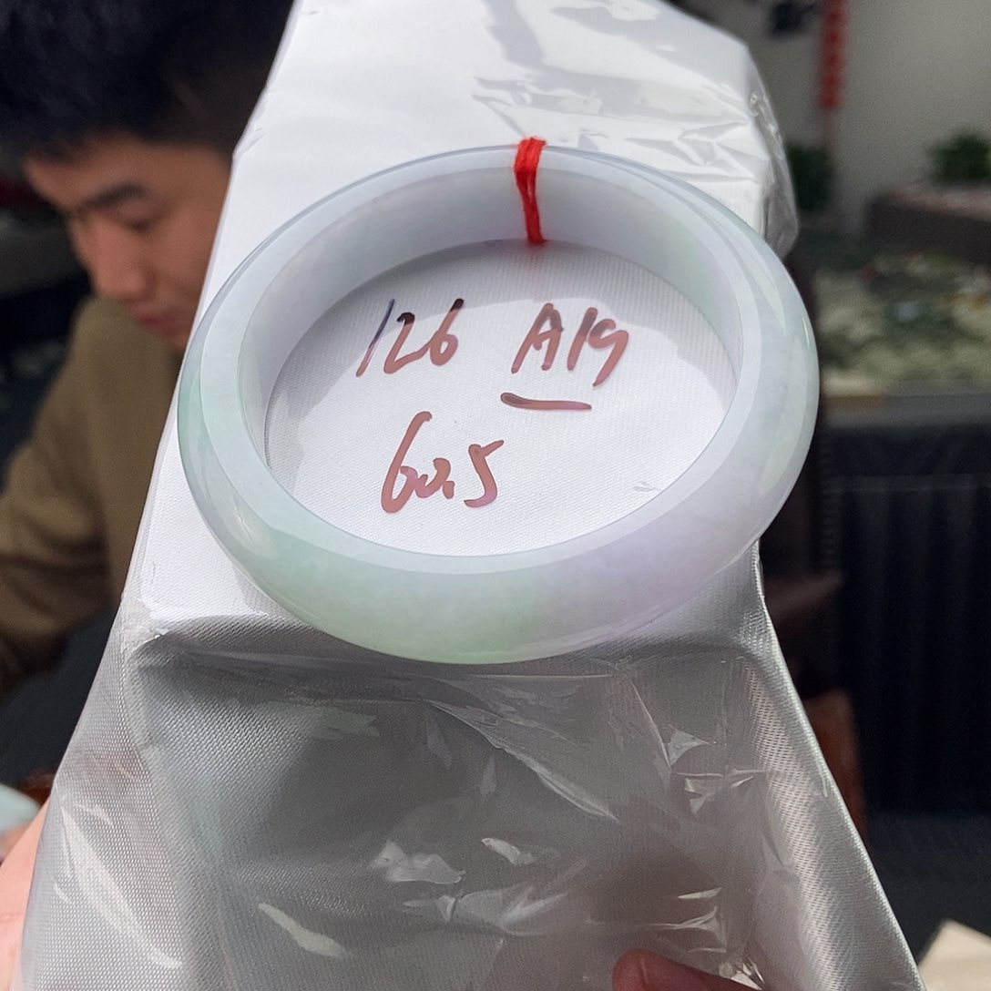 翡翠手镯未镶嵌拍一发一