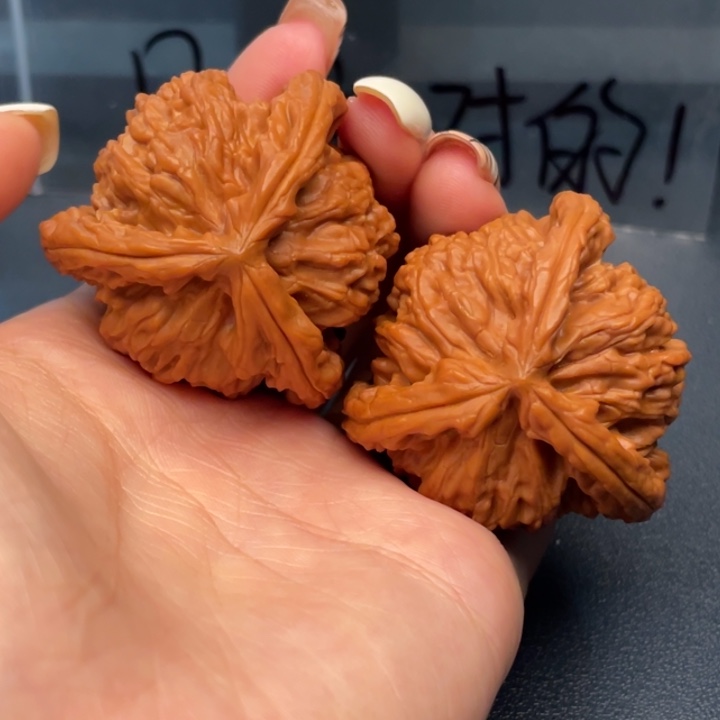 㞮***孞文玩核桃吊坠白狮子