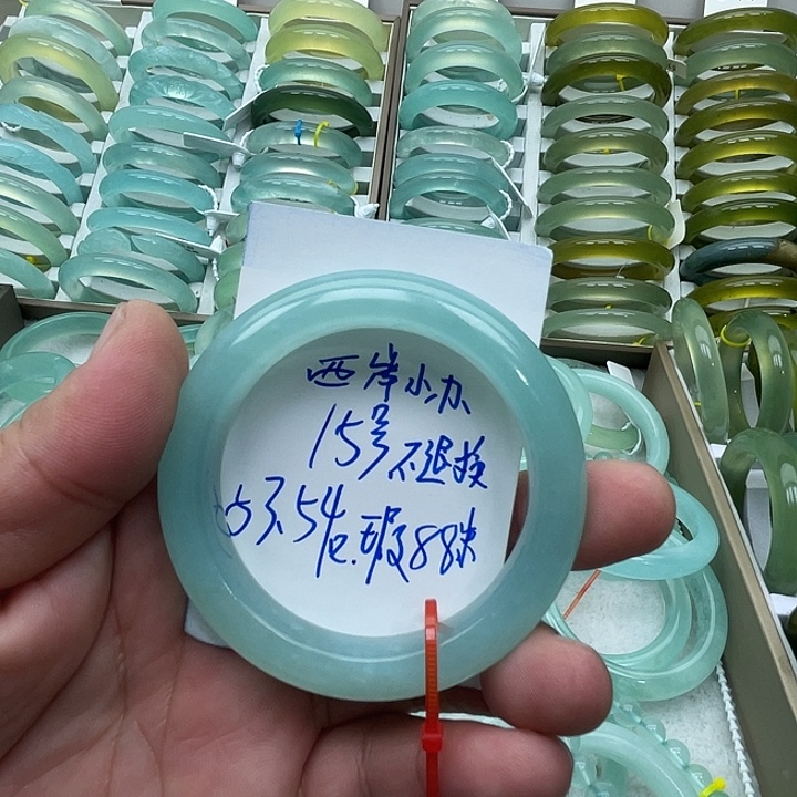 西***办蛇纹石玉未镶嵌手镯