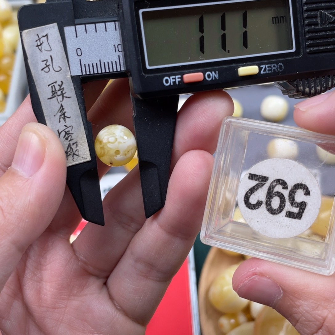 蜜蜡珠宝奇石未镶嵌