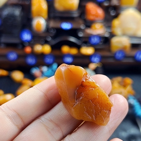 田黄石天**鸢银裹金田黄石