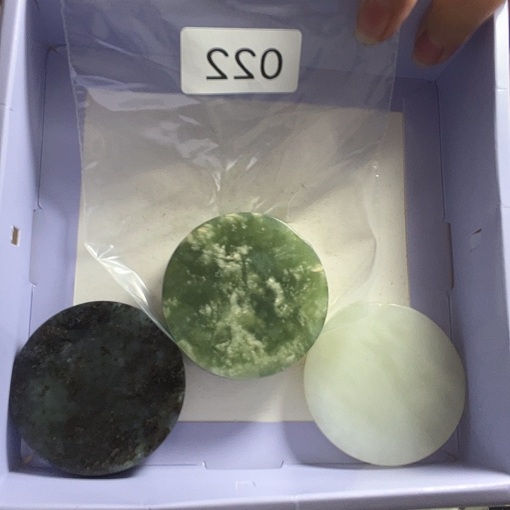 蛇纹石玉未镶嵌天然岫玉珠宝未镶嵌微瑕款