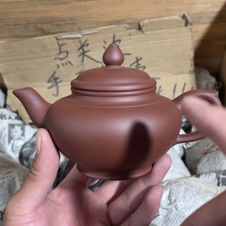 紫砂茶壶老厂紫砂壶一件。