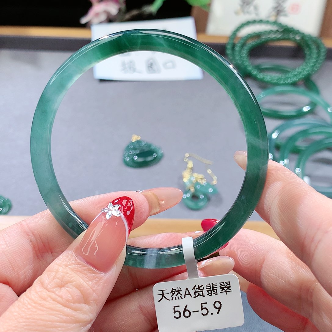 翡翠手镯（圆镯）未镶嵌