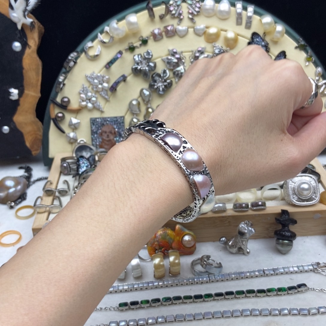 画框淡水珍珠钛钢老花手镯