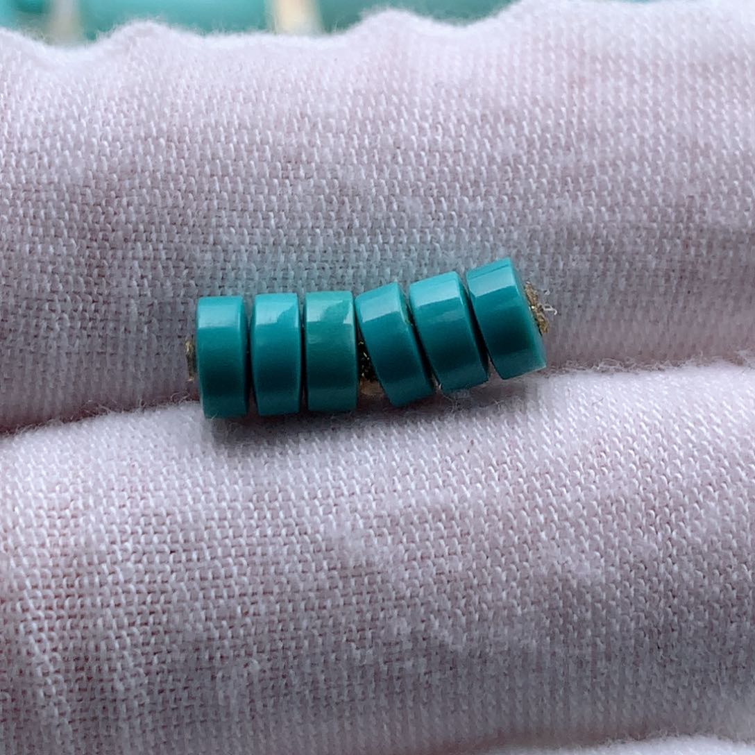 绿松石颈饰未镶嵌