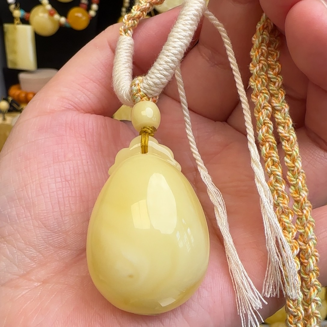 琥珀未镶嵌套链天然满蜡蜜蜡福贝无事牌吊坠