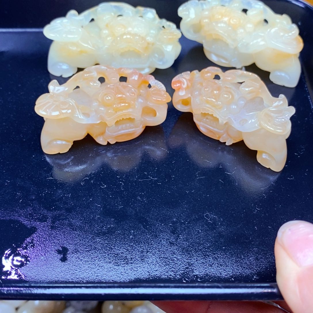 石英质玉（黄龙玉）未镶嵌颈饰