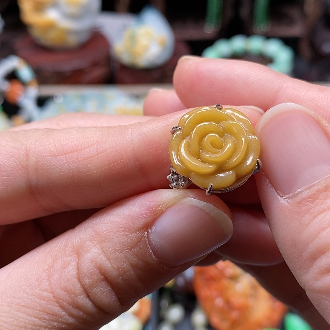 翡翠颈饰未镶嵌翡翠