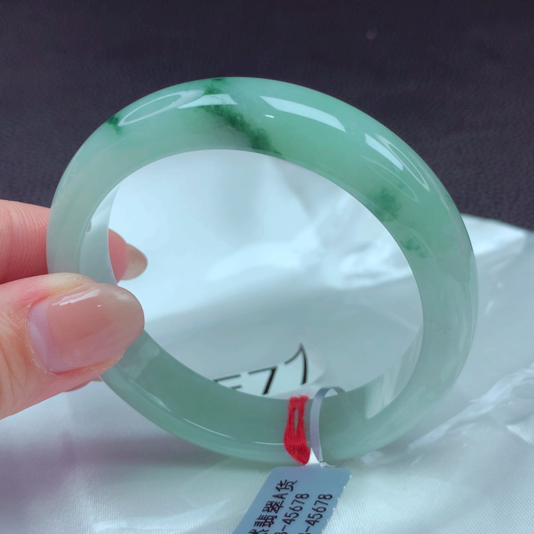 翡翠手镯未镶嵌手镯88