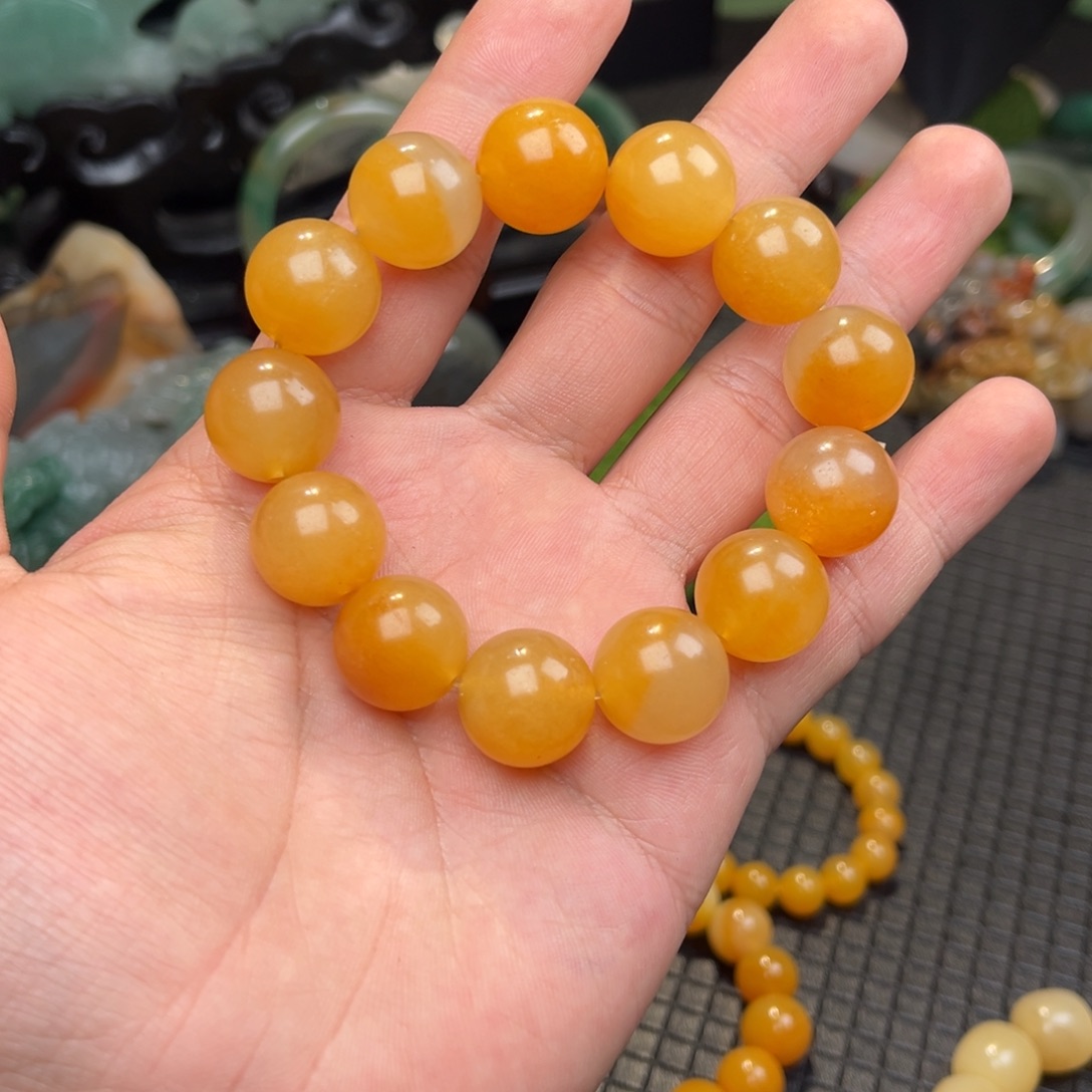 秀***才石英质玉（非洲翠）未镶嵌颈饰